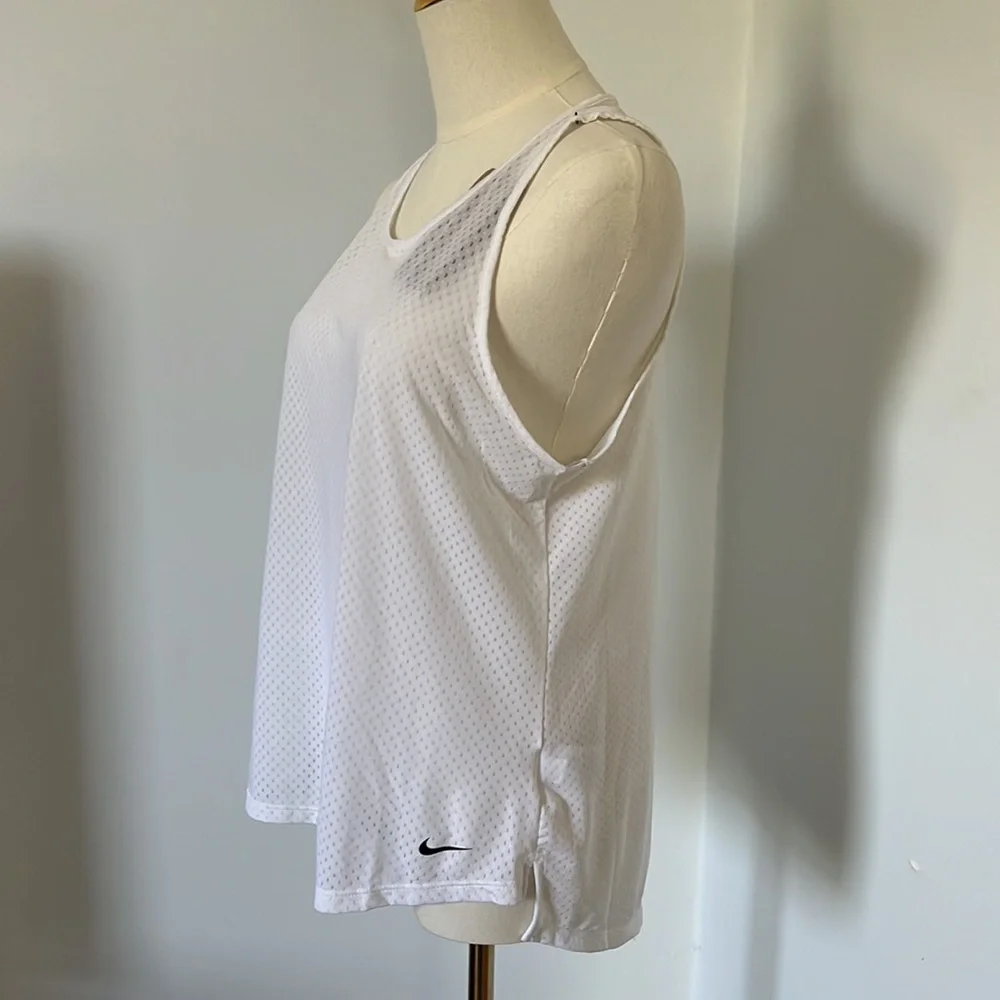 Nike women’s active training top